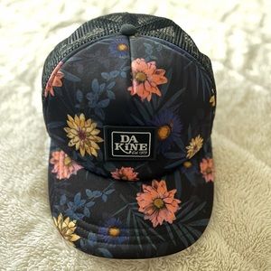 Dakine Women’s Trucker Hat New w/o tags